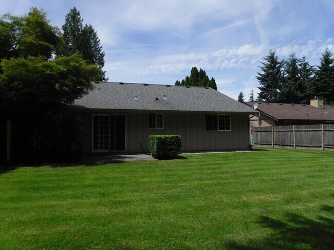 Building Photo - Just Reduced!! Two Bedroom, One Bath duplex in South Hill- One-Level Living on a Quiet Dead End S...