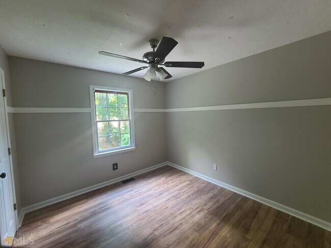 Building Photo - 127 Welcome Wood Dr