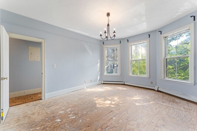 Building Photo - 42 Woodlawn St
