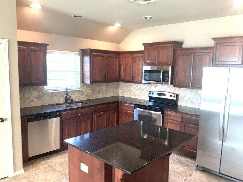 Building Photo - 14537 S Urbana Ct
