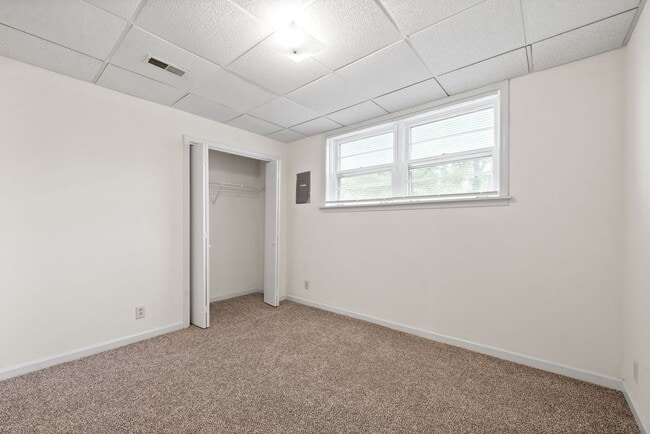 Building Photo - 211 N 5th St