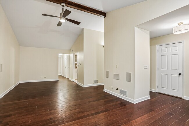 Building Photo - 1924 Calla Dr