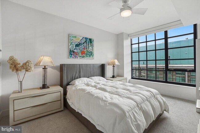 Building Photo - 45 Sutton Square SW