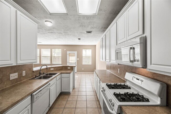 Building Photo - 5642 Claybeck Ln