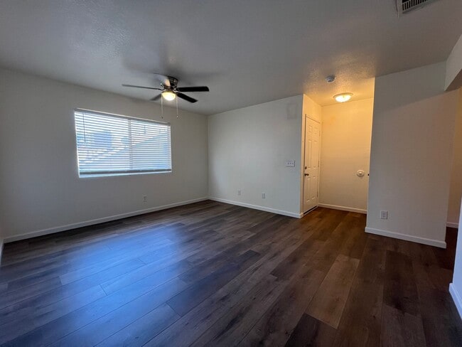 Building Photo - Cozy 2 Bed, 1 Bath – Great Location, Great...