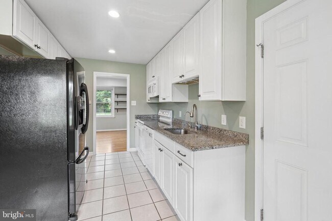 Building Photo - 8109 Broadview Dr