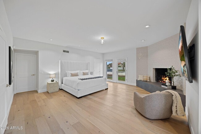 Building Photo - 10111 E Cholla St