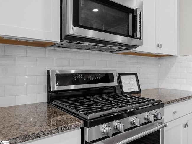 Building Photo - 211 Pollyanna Dr