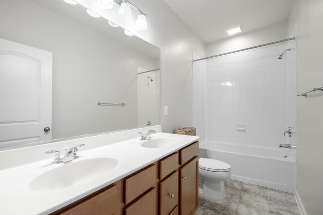 Building Photo - Gorgeous 3 Bedroom Townhome in Henrico!