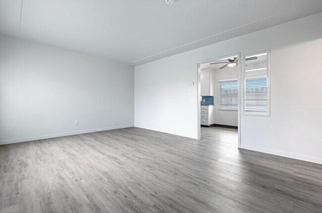 Building Photo - 2044-2046 Mayfair Dr W