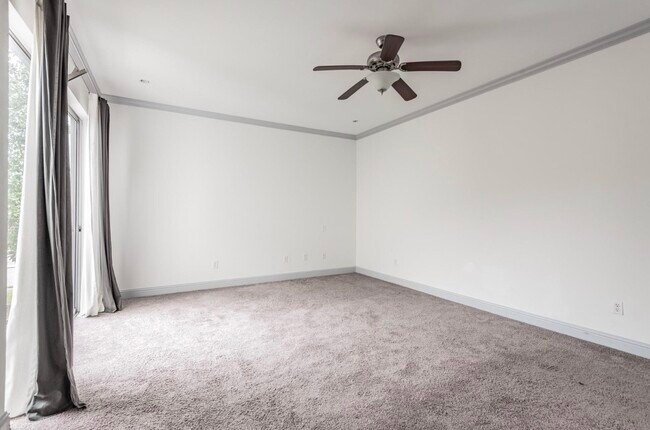 Building Photo - 1022 Forest Home Dr