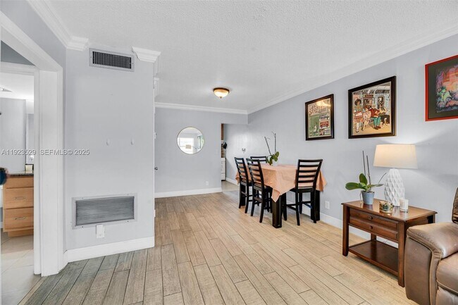 Building Photo - 1900 NE 8th Ct