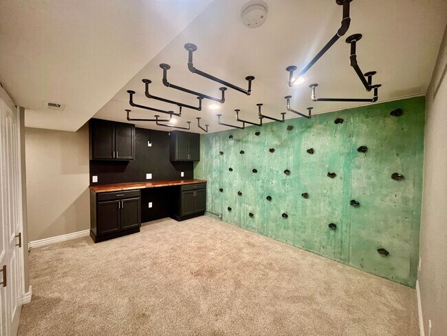 Building Photo - Beautifully Renovated 4-Bedroom Home in Canterberry Crossing