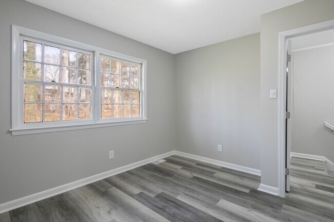 Building Photo - 4202 S Dowfield Dr