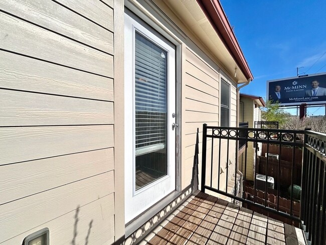 Building Photo - Charming 2-bedroom, 2.5-bathroom home at The Arbors at Riverside