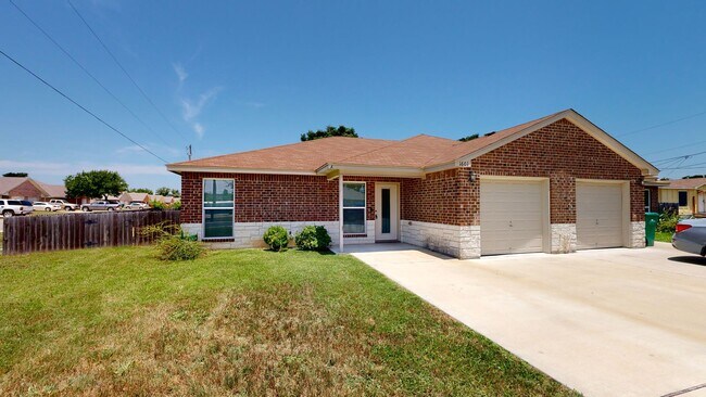 Building Photo - ALL STAINED CONCRETE FLOORING DUPLEX IN HA...