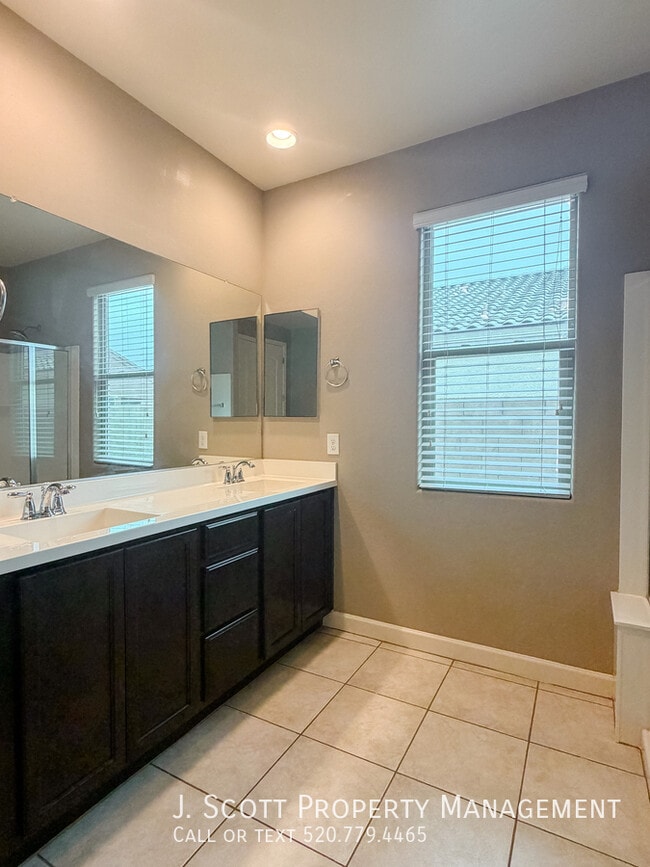 Building Photo - 9411 W Oregon Ave