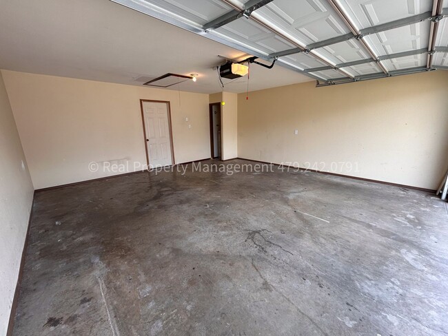 Building Photo - 1001 Trenton Dr
