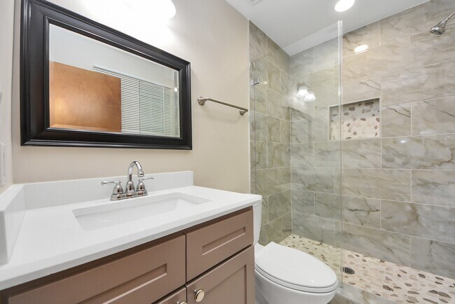 Building Photo - 5326 Heatherbrook Dr