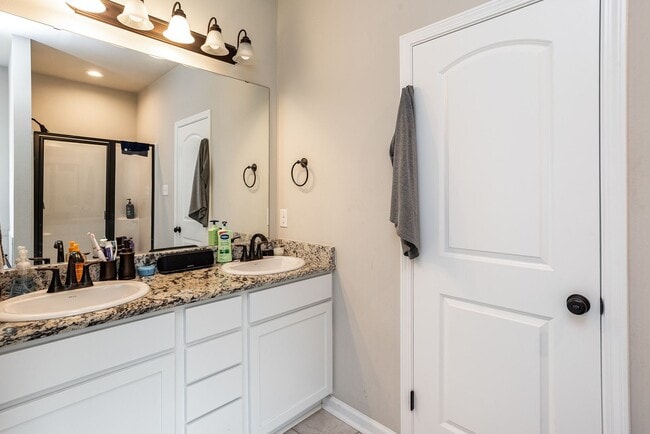 Building Photo - 4 Bedroom 2.5 Bath in Victoria Meadows