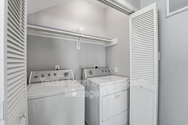 Building Photo - 1507 Sutton St