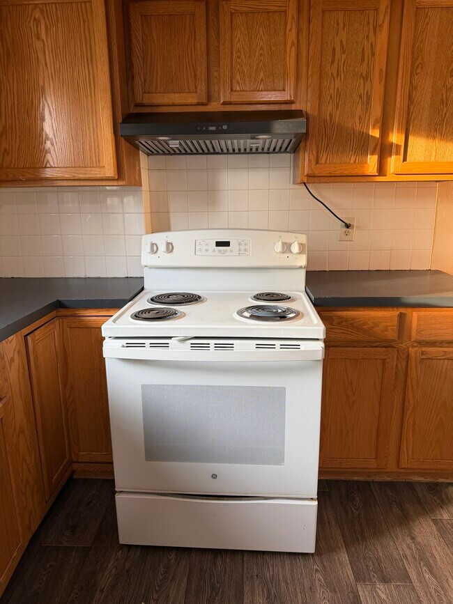 Stove - 1234 Cliffside St