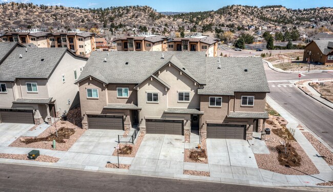 Building Photo - Next to NATURE 3 bed Townhome in Mt. Shadows