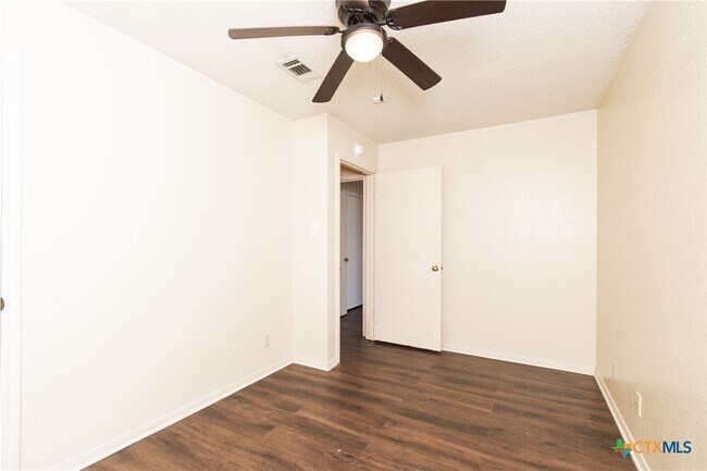 Building Photo - 2803 Willow Springs Rd