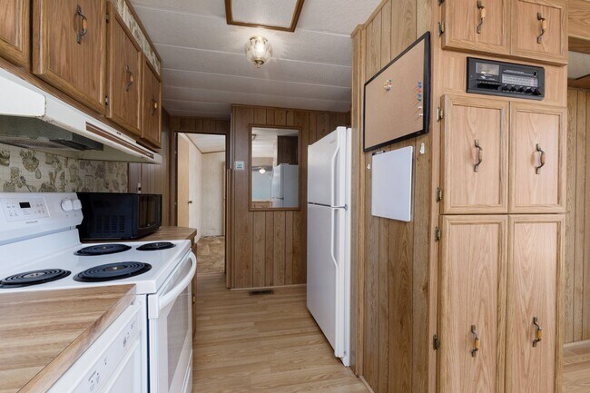 Building Photo - Home in Desert Springs