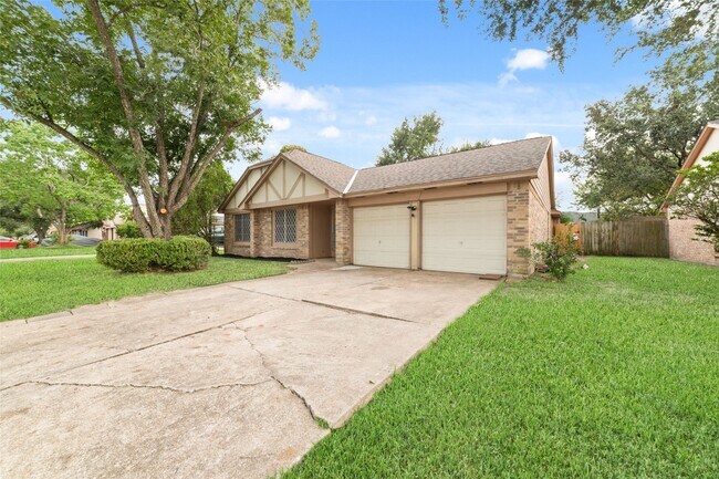 Building Photo - 17003 Summer Dew Ln