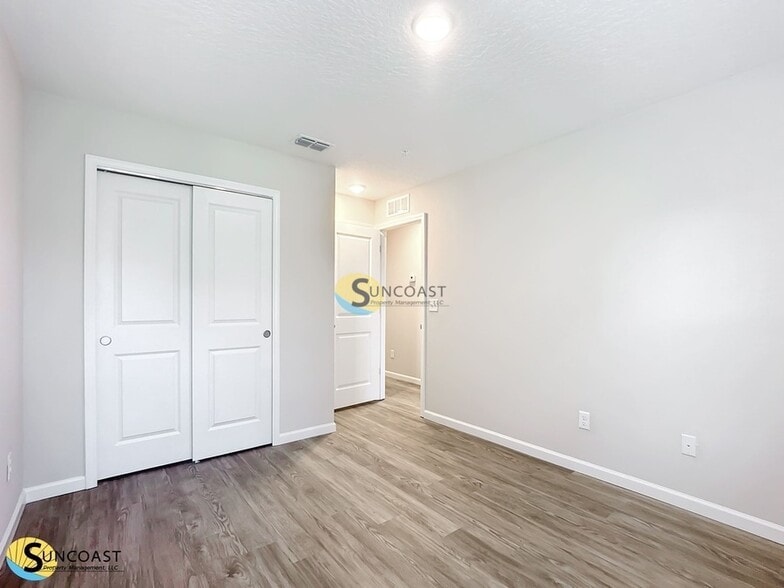 Building Photo - 6499 Breezy Oaks Wy