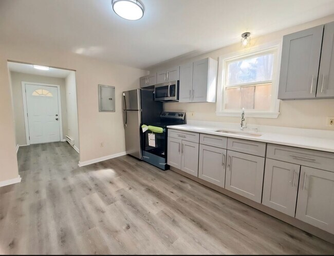 Building Photo - 3-7 Maple Street - Unit 7