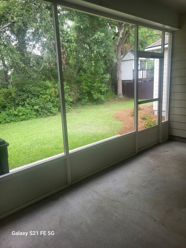 Building Photo - 4 bedroom, 3 bath, 2145 sq ft home