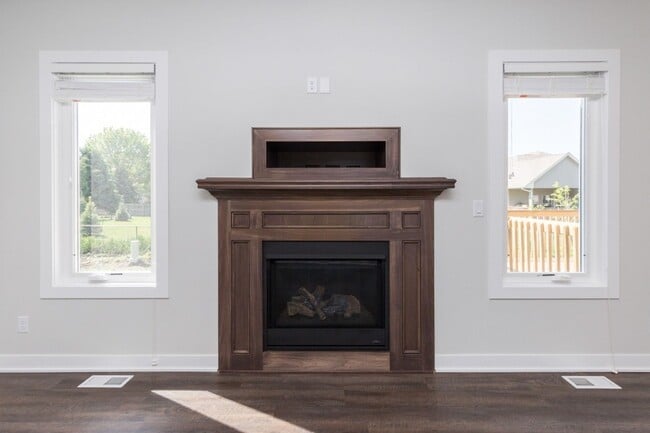 Building Photo - Beautiful, single-family home in Altoona! ...