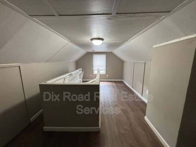 Building Photo - 660 Gramont Ave