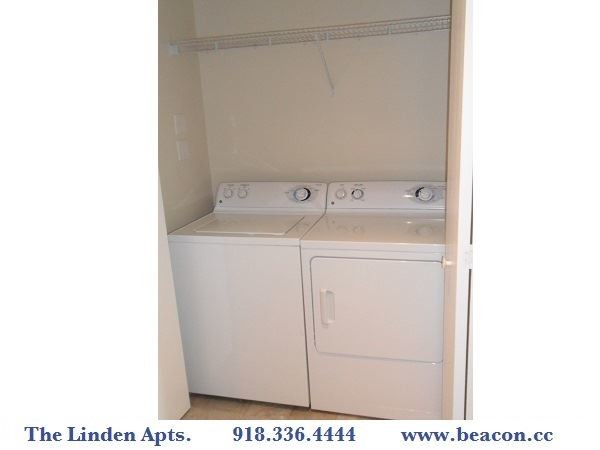 Building Photo - 812 E 8th St