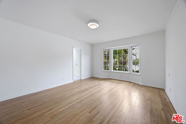 Building Photo - 202 S Saltair Ave