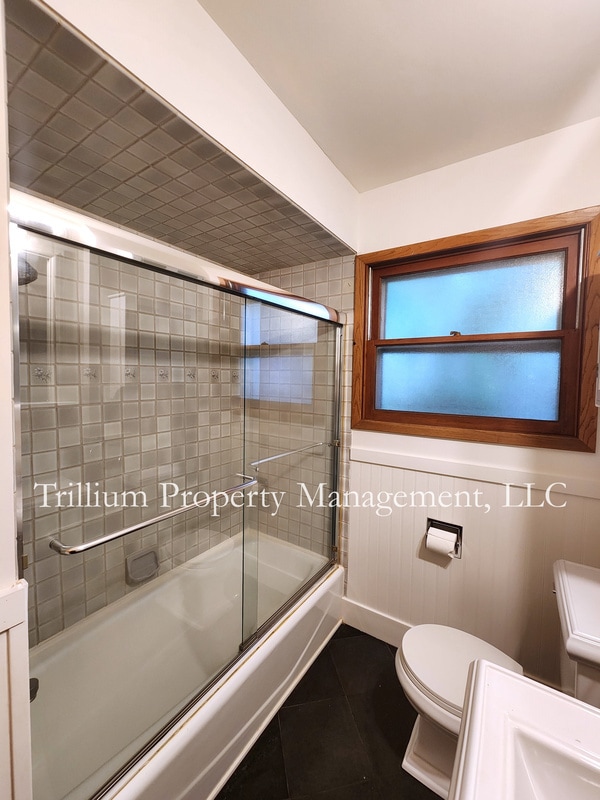 Building Photo - 405 SE 68th Ave