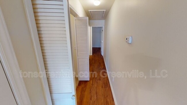 Building Photo - 801 E Georgia Rd