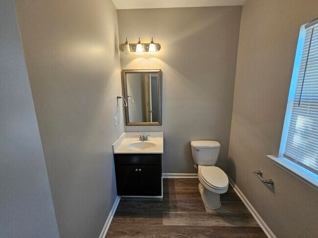 Building Photo - Chapin Home