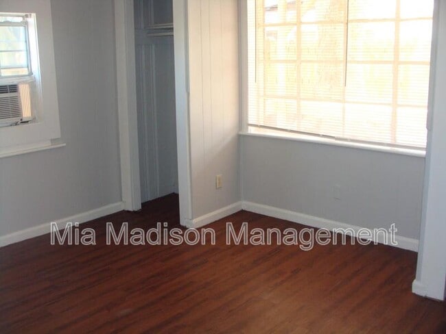 Building Photo - 1226 E Henry St