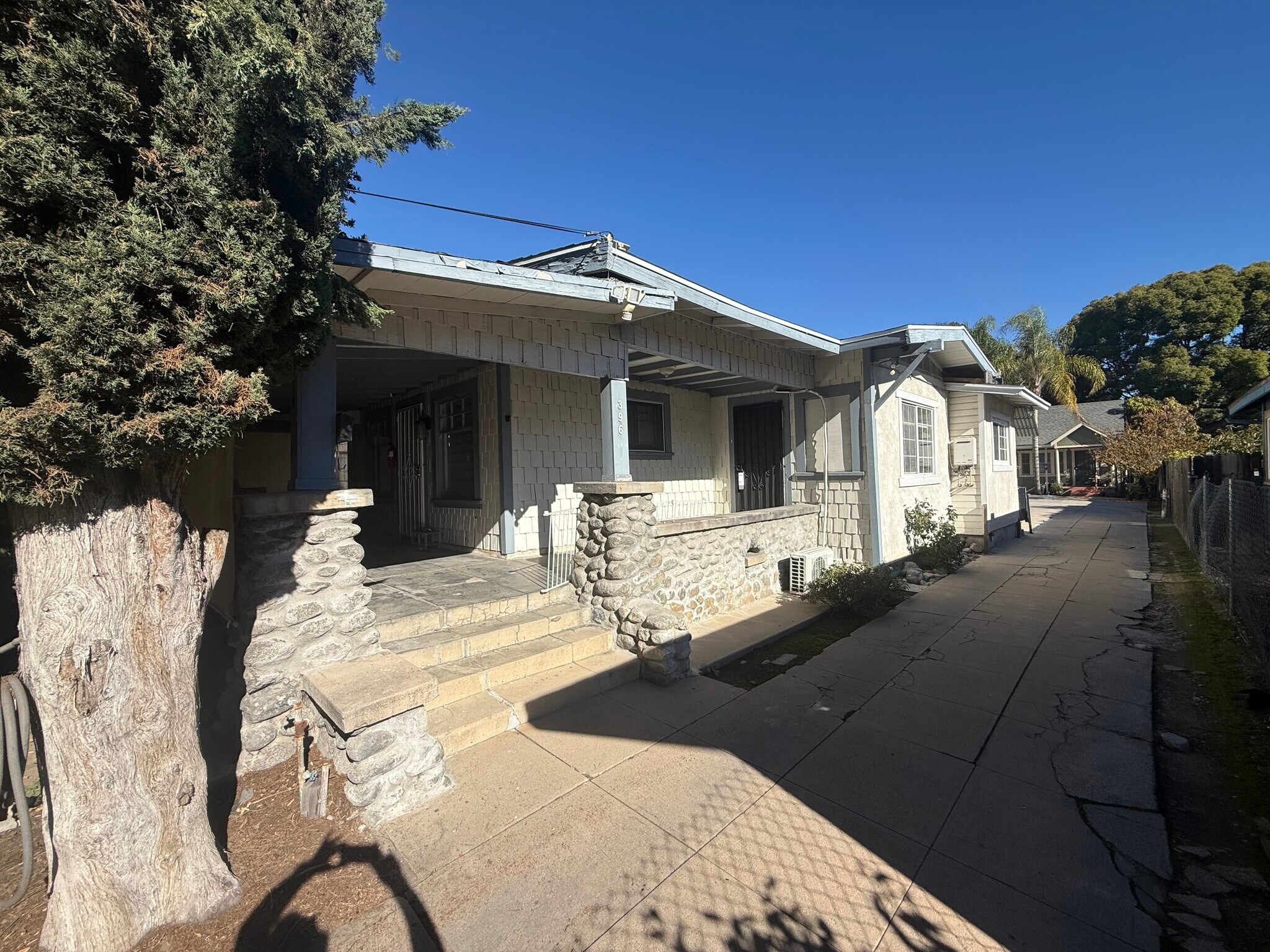 Building Photo - 396 N Mentor Ave