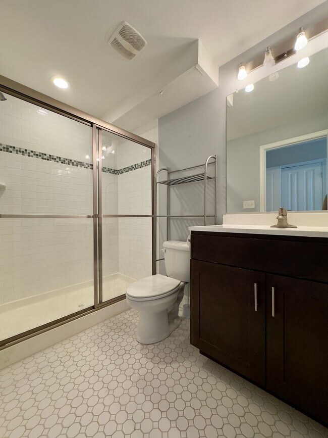 Building Photo - Charming 3 Bedroom/3 Bathroom Townhome in Middle East Neighborhood, Baltimore!