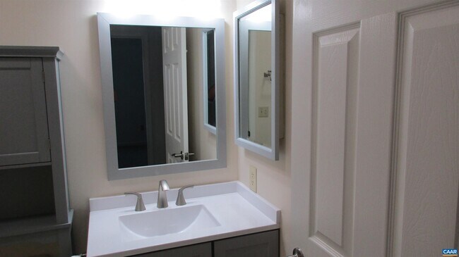 Building Photo - 1675 Ravens Pl