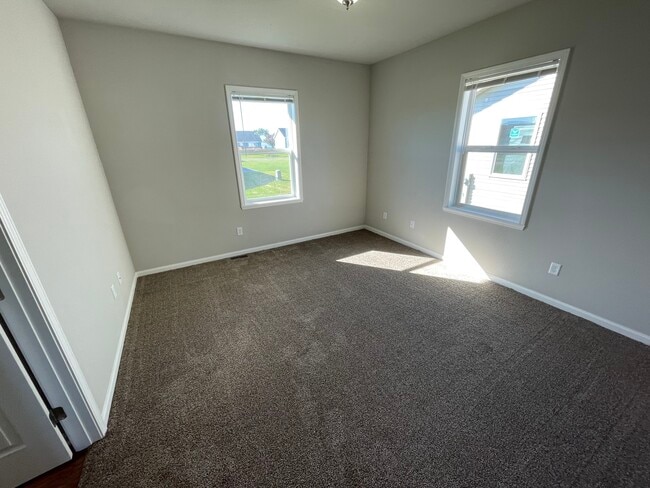Building Photo - 2620 S Claremont Dr
