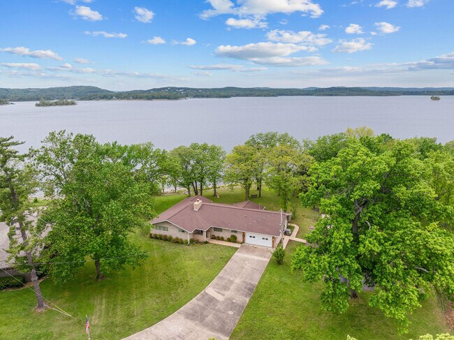 Building Photo - 471 Parkside Dr