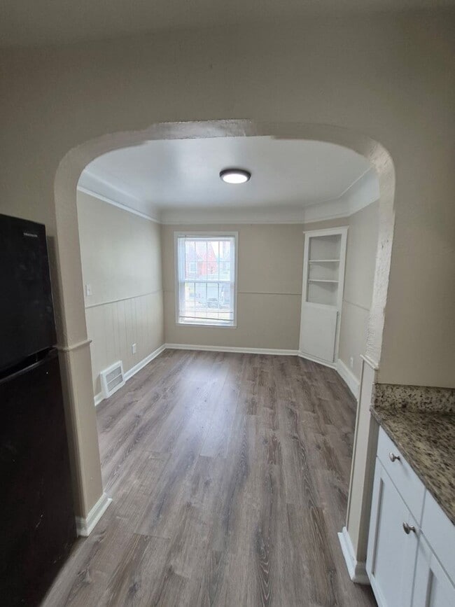 Building Photo - Updated 3-Bedroom Home – We Welcome Sectio...