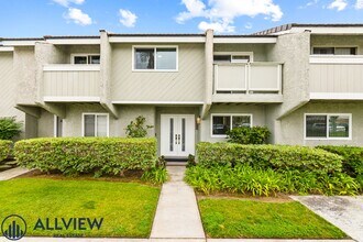 Building Photo - Highly Upgraded, Large Condo in Huntington Beach!