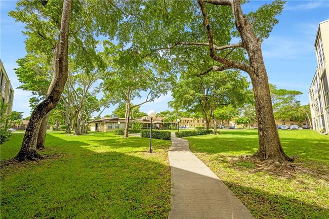 Building Photo - 301 Cambridge Rd