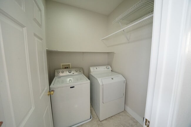 Building Photo - SHOWINGS AVAILABLE NOW